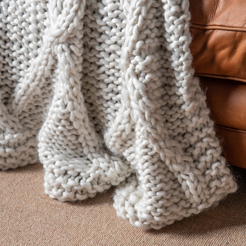 Chunky Cable Knit Cream Throw